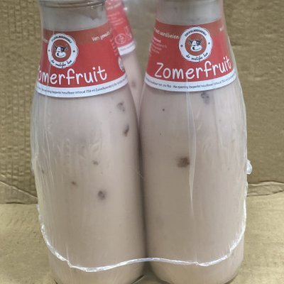 Yoghurt Aardbeien 4 x 750 ml GLAS De Vrolijke Koe